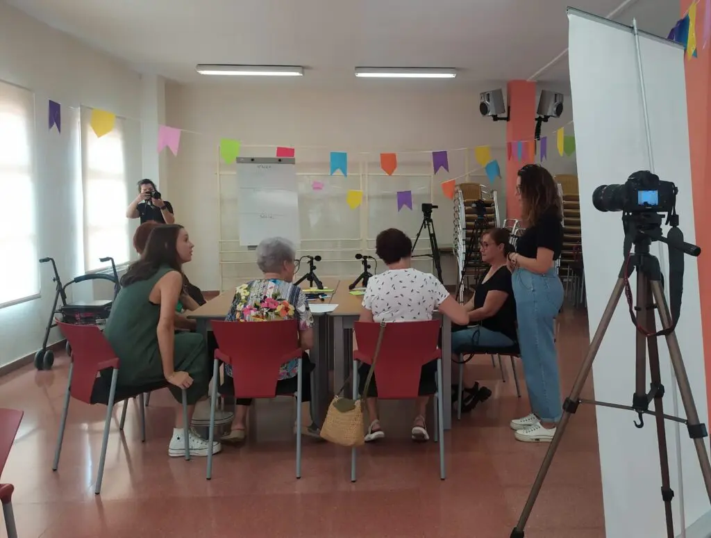 'Cuido y me cuido', campaña de sensibilización sobre las mujeres mayores cuidadoras CUIDADORAS ROJALES3
