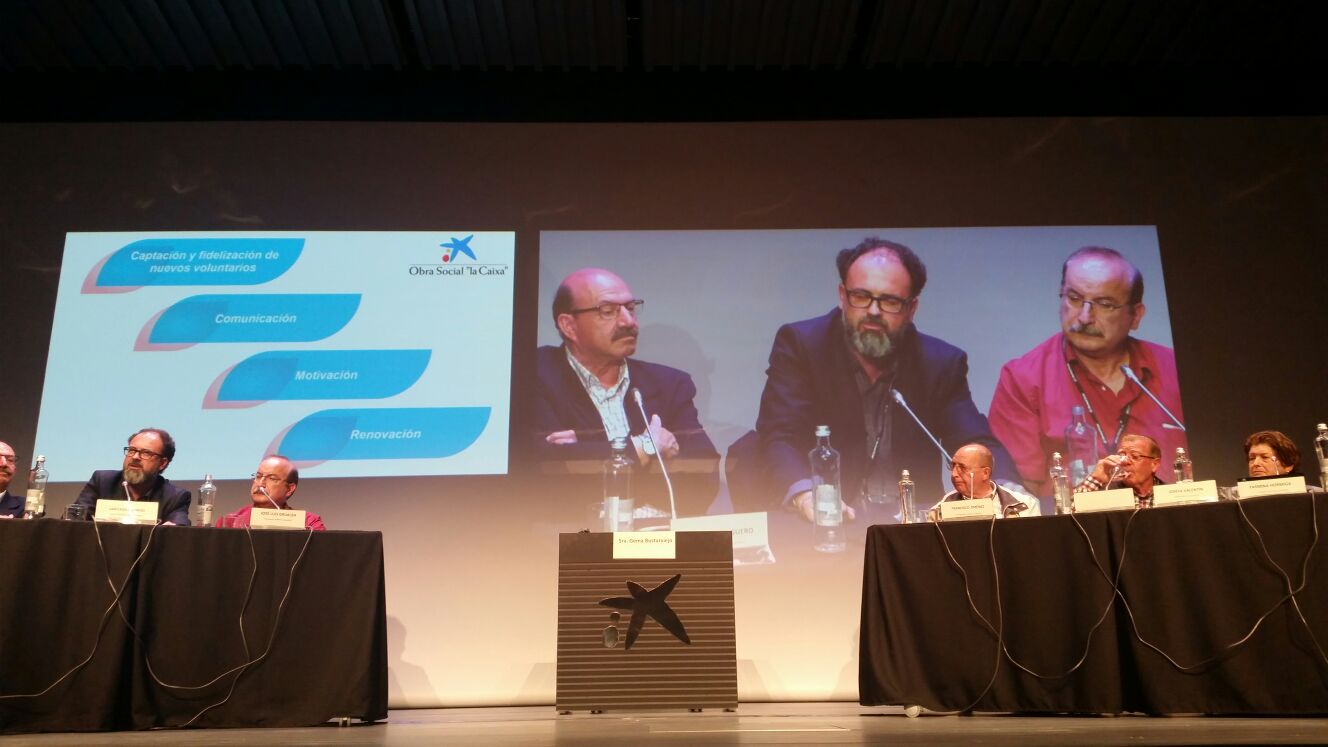 Conferenciantes del encuentro en La Caixa de Sevilla