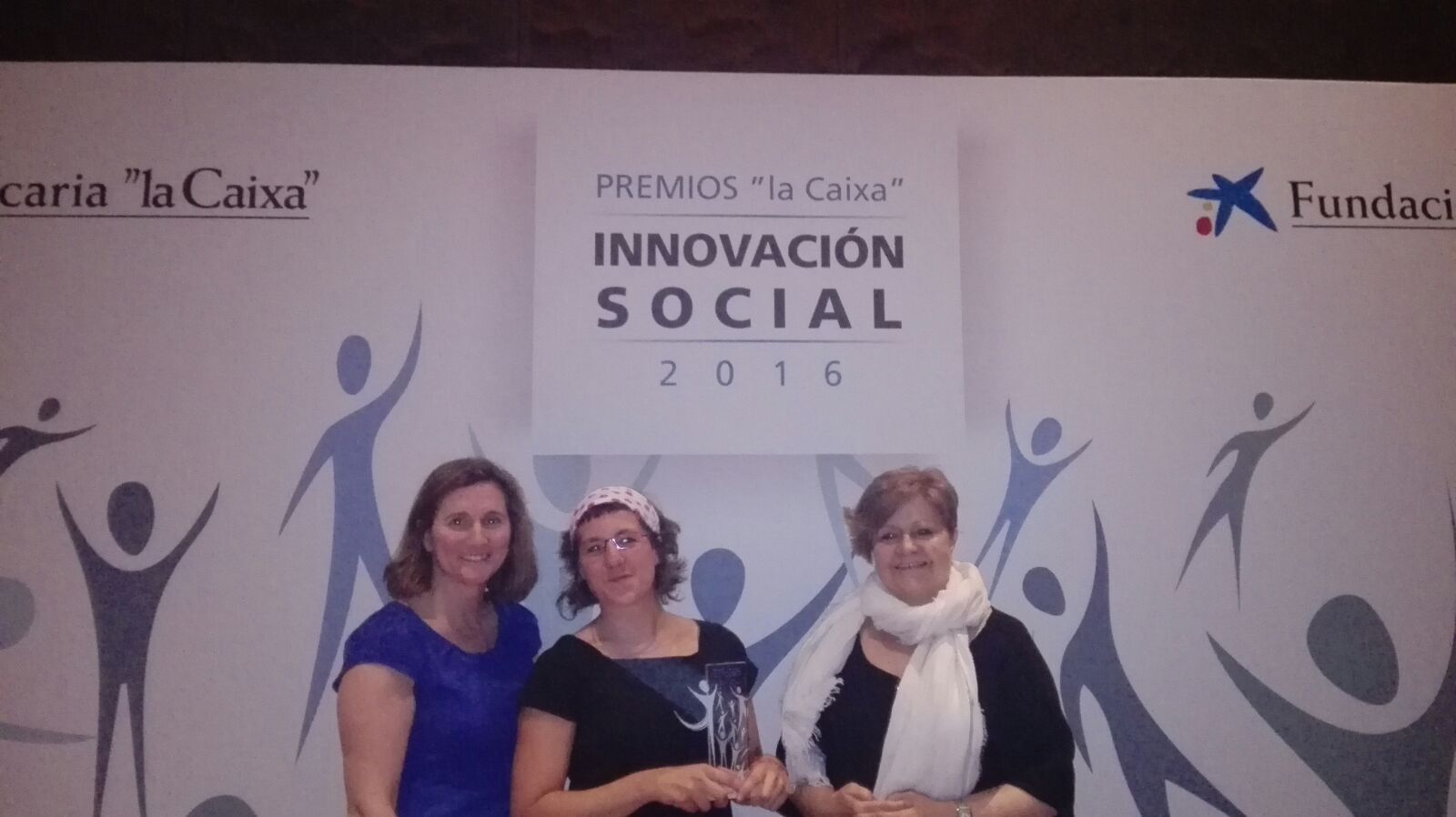 Reconocimiento a Fundación Pilares dentro de los Premios a la Innovación Social de Fundación La Caixa por el Programa 'Cuidamos contigo' Paula Álvarez Naveiro, Ana García Mendoza y Pilar Rodríguez