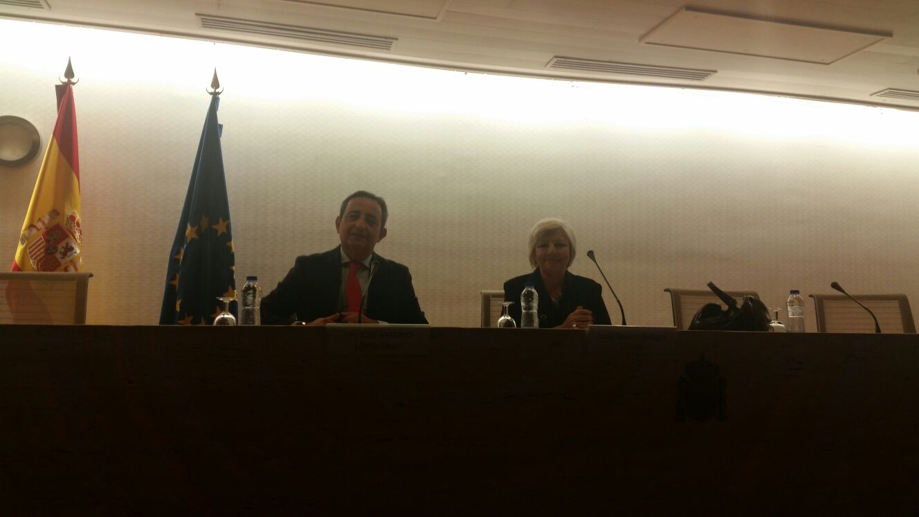 Dª Carmen Balfagón Lloreda, Directora General IMSERSO y D. José Antonio López Trigo, Presidente SEGG