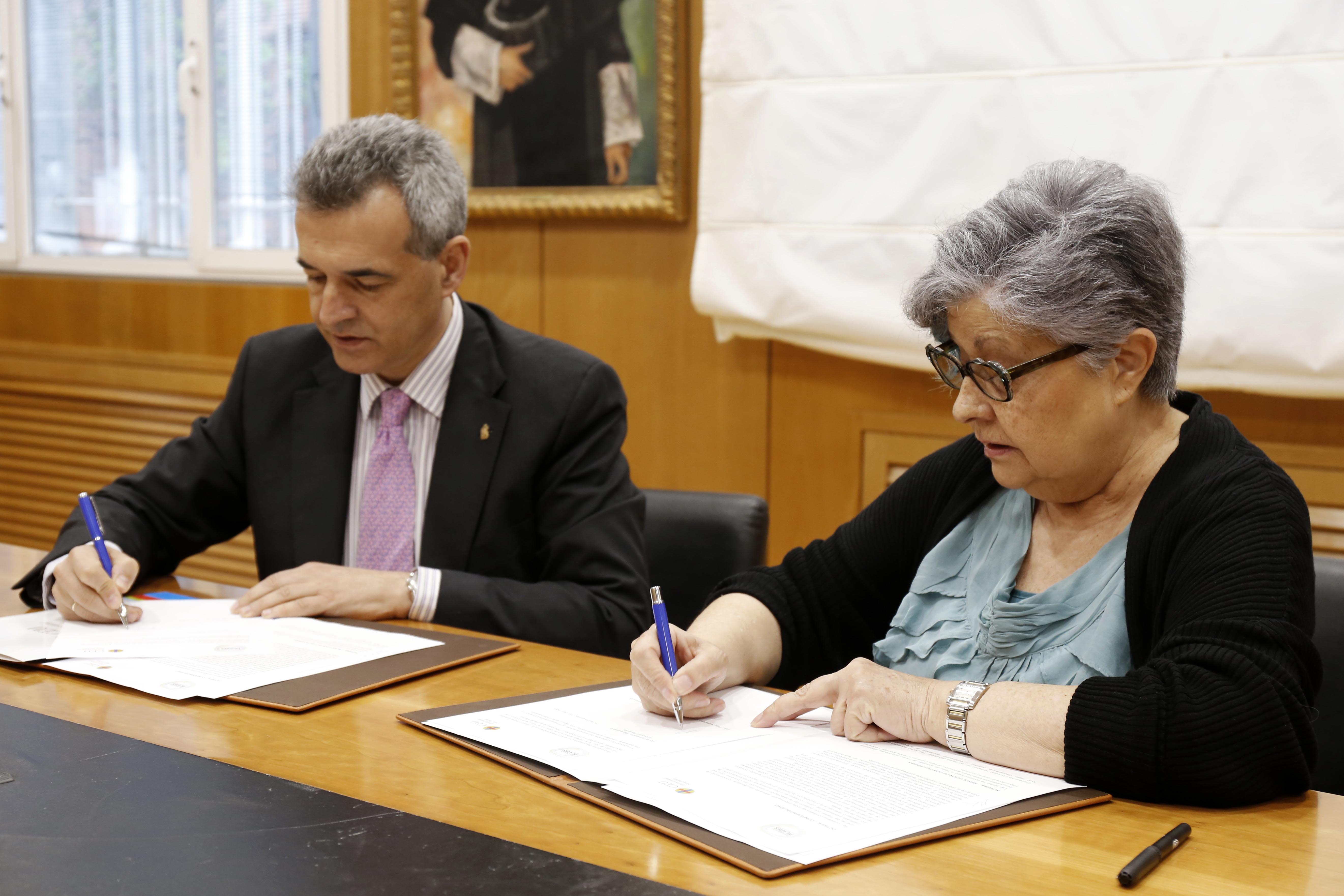 La Universidad CEU San Pablo impartirá un pionero posgrado en 'Intervenciones en Gerontología, Discapacidad y Familias', en colaboración con la Fundación Pilares para la Autonomía Personal 180528 acuerdo ceu fpilares foto 01