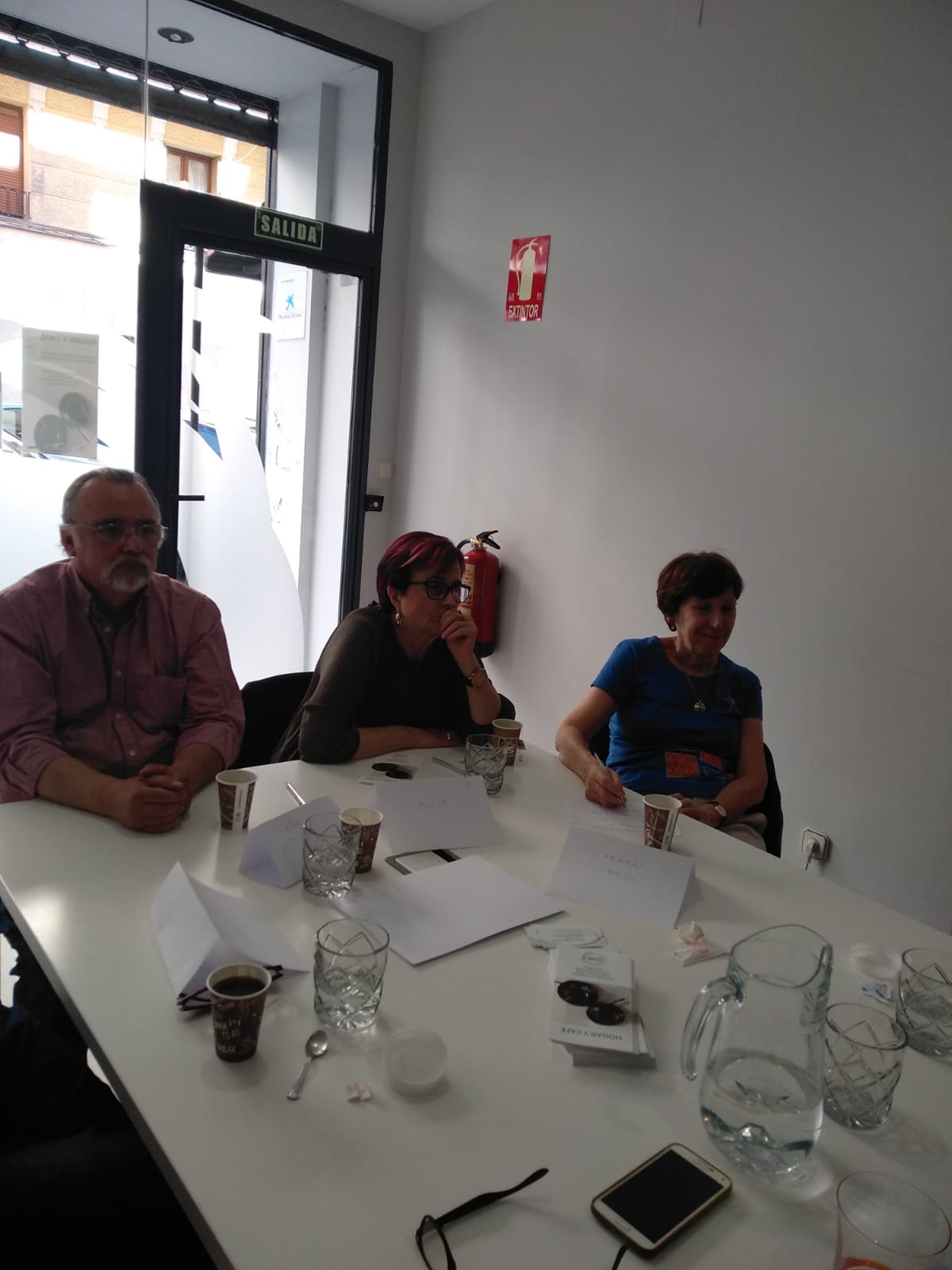 Hogar y Café: primer encuentro grupal de personas mayores interesadas en compartir vivienda. 12/06/2019 190612 encuentro grupal hogar cafe 01