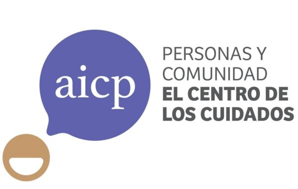 Logotipo con burbuja morada que contiene las siglas AICP y texto: Personas y comunidad, el centro de los cuidados
